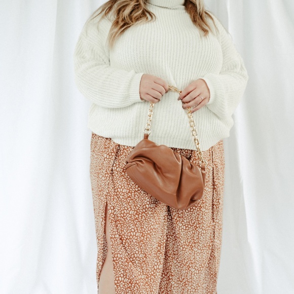 Montana Velvet Yarn Turtle Neck Sweater - Picture 7 of 7